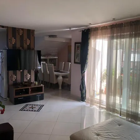 Luxury Rosso Apartment *