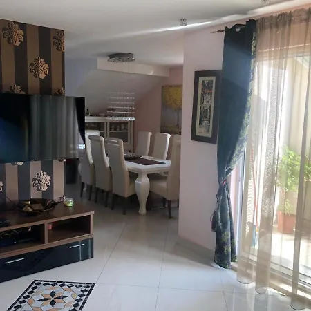 Luxury Rosso Apartment