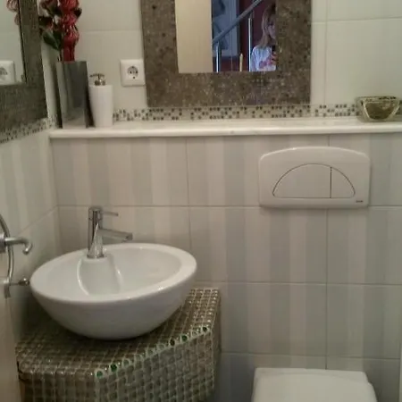 Luxury Rosso Apartment *