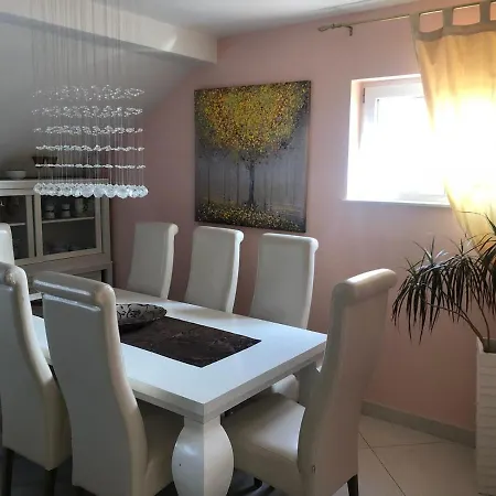 Luxury Rosso Apartamento